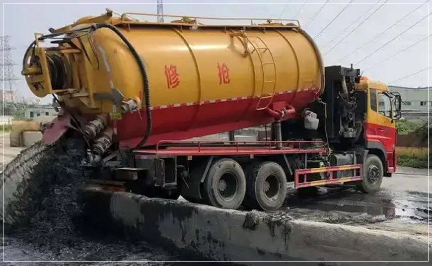 鹰手营子矿区沉淀池清理案例